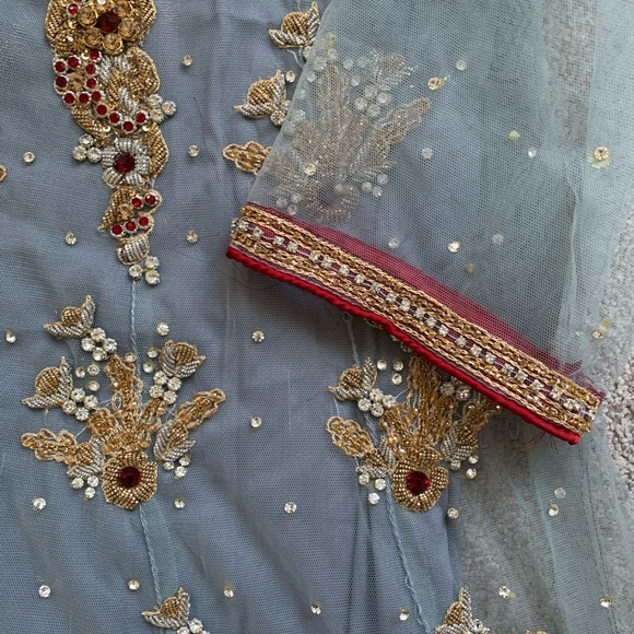 Embellished 3-piece Pakistani/Indian suit - Picture 4 of 5
